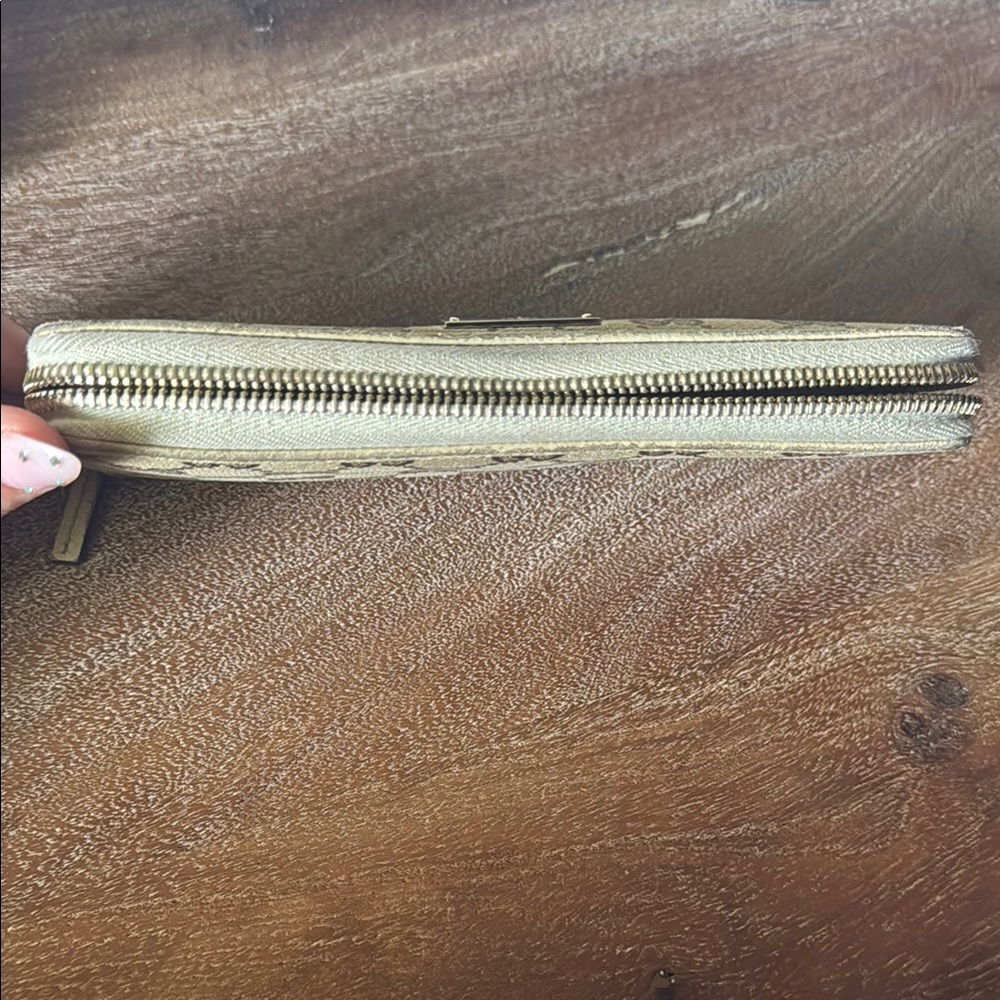 Gucci GG Emblem Brown Zip-Around Wallet - Picture 11 of 16